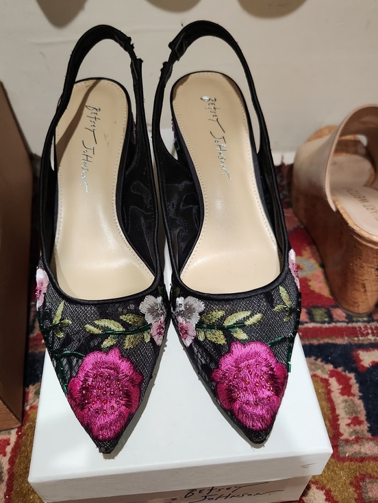 Betsey JOHNSON Black Lira Floral Beaded Accent Heels main image 8